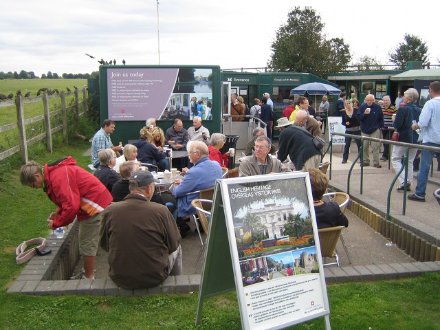 sussex042_stonehenge1frokost